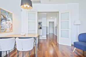Dining - OLA LIVING PLAZA CATALUNYA ALEXANDRA 1 ROOM (Barcelona)