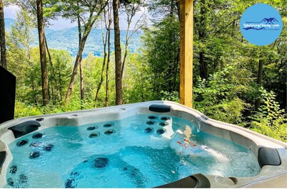 Indian Brook Lodge|Lake Views & Access|Hot Tub|11 Beds|Pet Friendly|