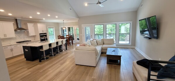 TV, fireplace - Lakefront Golf Course Vacation with Heated Pool (McCormick)