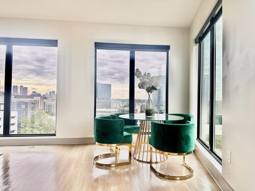 Ceiling to floor windows featuring a private balcony with stunning city views! 
