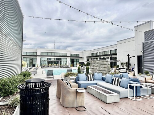 Ceiling to floor windows featuring a private balcony with stunning city views! 
