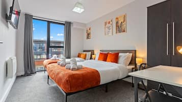 2 bedrooms, iron/ironing board, free WiFi, bed sheets