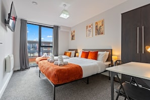 2 bedrooms, iron/ironing board, free WiFi, bed sheets