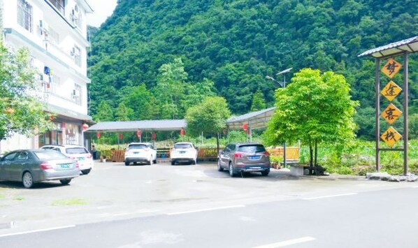 Property grounds - Libo Maolan Mengtu Inn (Libo)