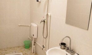 Bathroom - Libo Maolan Mengtu Inn (Libo)