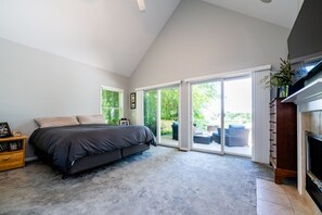 4 bedrooms, desk, iron/ironing board, free WiFi