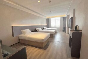 A hotel room with two beds, a desk, a TV, and a coffee maker. - Haocheng Business Hotel Ruian City (Rui'an)