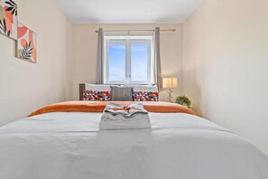 4 bedrooms, iron/ironing board, WiFi, bed sheets