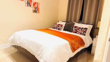 4 bedrooms, iron/ironing board, WiFi, bed sheets