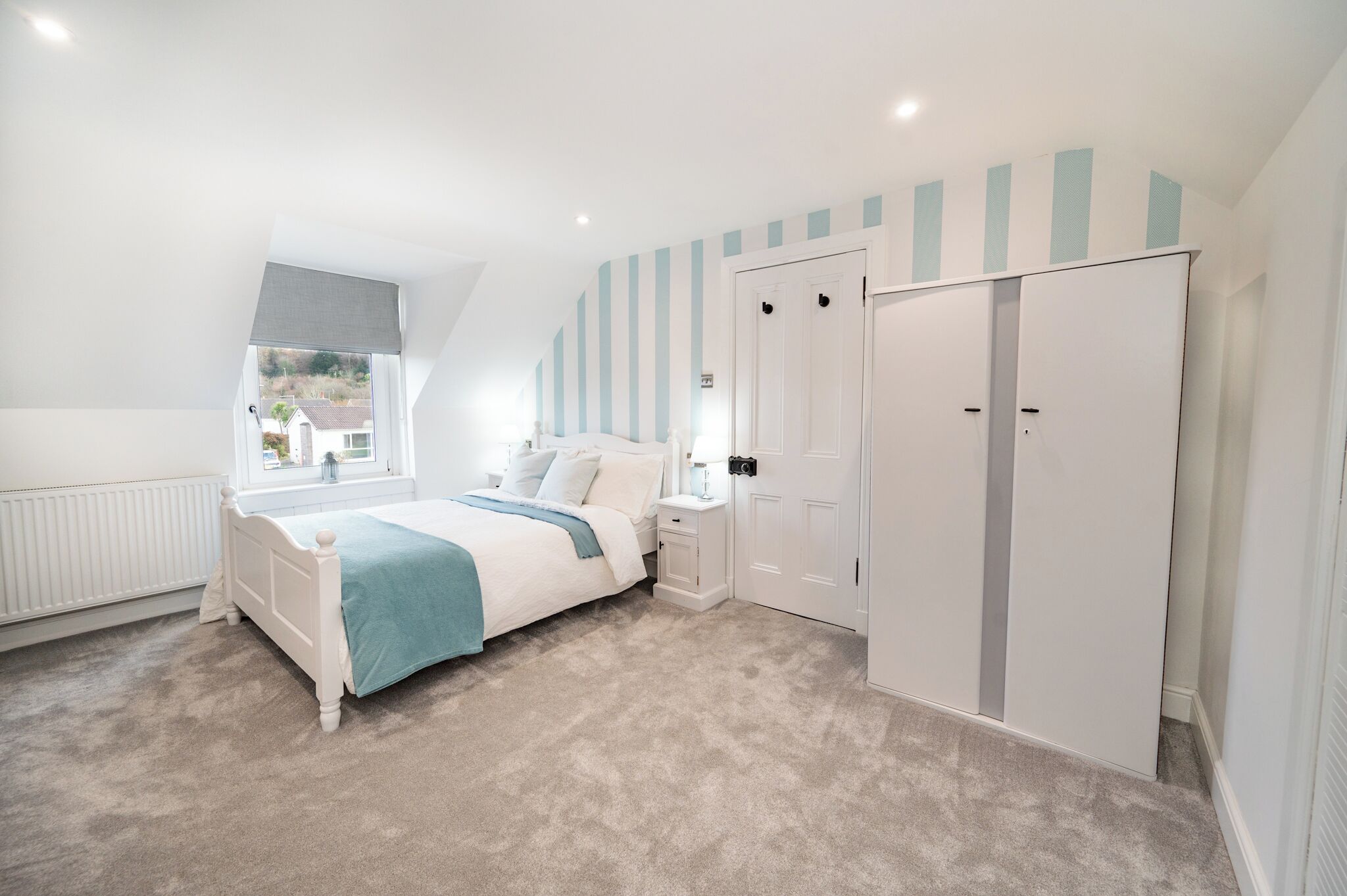 4 habitaciones, tabla de planchar con plancha, cuna de viaje y wifi 