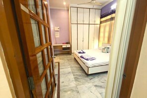 Room - Fully Furnished Ish, Atithya Homestay with Various Amenities in Lucknow, India (Lucknow)