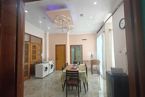 Room - Fully Furnished Ish, Atithya Homestay with Various Amenities in Lucknow, India (Lucknow)