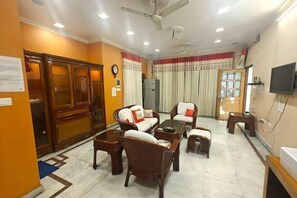 Room - Fully Furnished Ish, Atithya Homestay with Various Amenities in Lucknow, India (Lucknow)