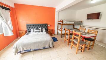 1 habitación y ropa de cama