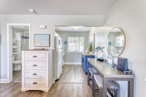 Coastal Haven Condo | Beachside Efficiency in Gated Community|Military Welcome!