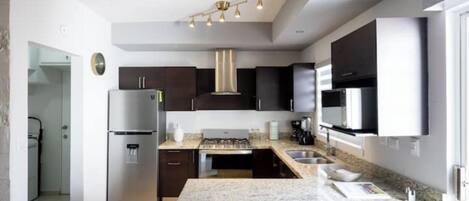 Cookware/dishes/utensils