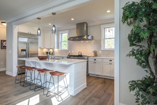 Kylskåp, mikrovågsugn, ugn och spishäll