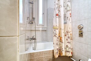 Hair dryer, bidet, towels - Reflections of Colors (Milano)