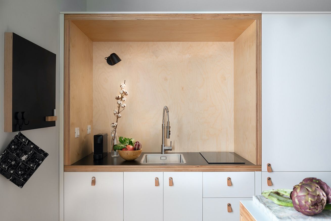 Réfrigérateur, four à micro-ondes, surface de cuisson, lave-vaisselle