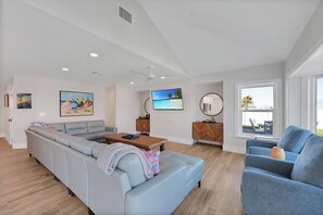 TV - Ocean Sunrise – Bayfront Luxury with Pool, Dock & Game Room. Steps to Gulf. Perfect for Families. (Bradenton Beach)