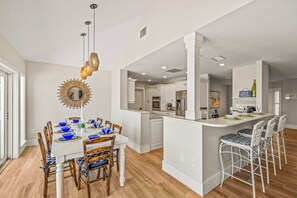 Dining - Ocean Sunrise - Ready for Guests, Thanksgiving 2025! (Bradenton Beach)