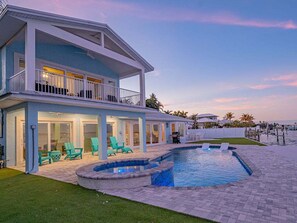 A heated pool - Ocean Sunrise – Bayfront Luxury with Pool, Dock & Game Room. Steps to Gulf. Perfect for Families. (Bradenton Beach)