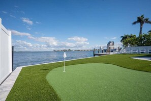 Property grounds - Ocean Sunrise – Bayfront Luxury with Pool, Dock & Game Room. Steps to Gulf. Perfect for Families. (Bradenton Beach)