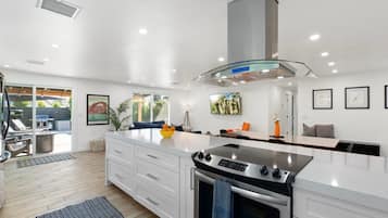 Oven, electric kettle, toaster, coffee grinder