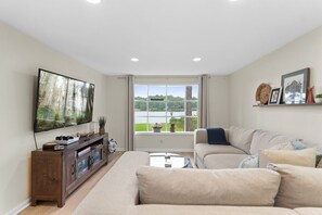Smart TV, fireplace, video games, books