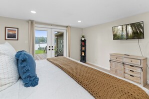 2 bedrooms, desk, iron/ironing board, travel crib