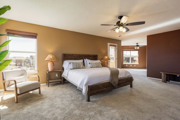 4 makuuhuonetta, silitysrauta/-lauta, vauvan matkasänky, Wi-Fi