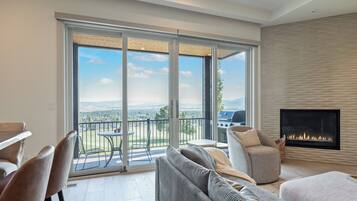 Smart TV, fireplace, offices