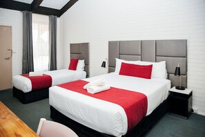 Superior Twin Room | Desk, iron/ironing board, free WiFi