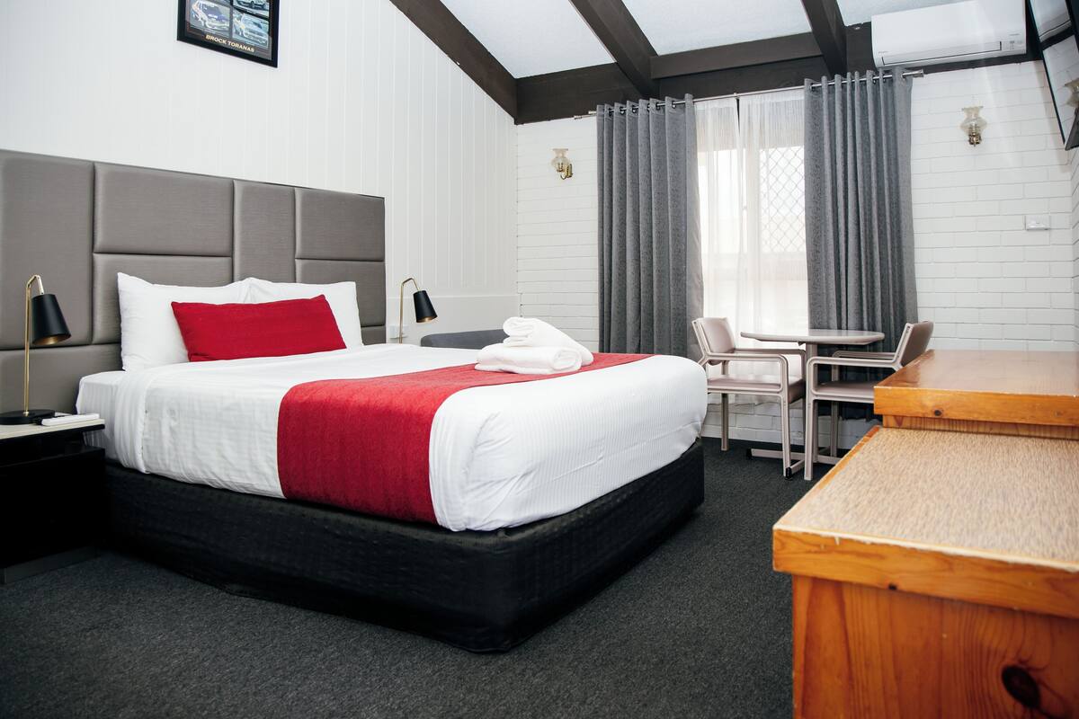 Chambre Double Supérieure | Bureau, fer et planche à repasser, Wi-Fi gratuit