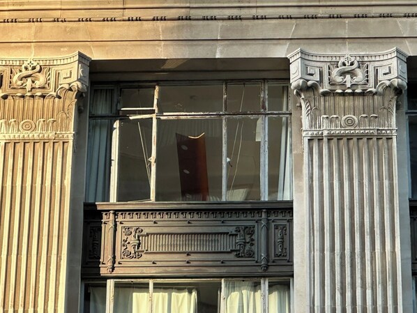 تفاصيل الفندق من الخارج