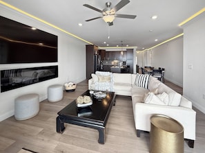 Smart TV, fireplace
