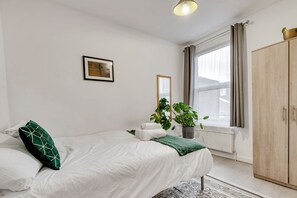 6 Schlafzimmer, Bügeleisen/Bügelbrett, Reisekinderbett, WLAN
