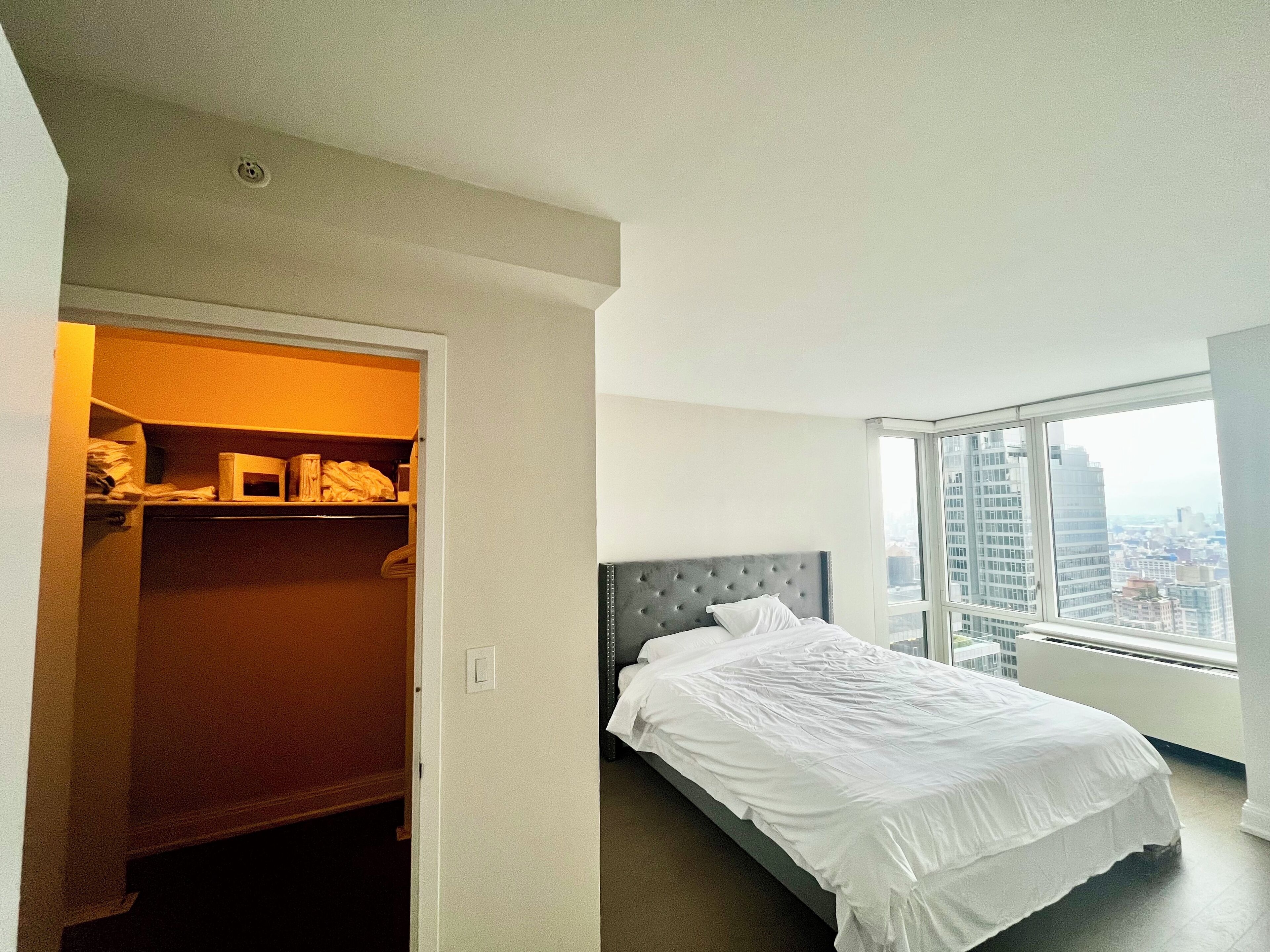 2 slaapkamers, een strijkplank/strijkijzer, wifi, beddengoed