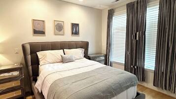 3 bedrooms, in-room safe, desk, iron/ironing board