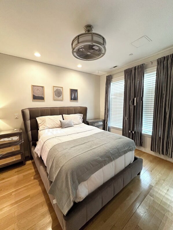 3 habitaciones, caja de seguridad en la habitación y escritorio 