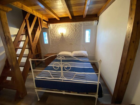 2 habitaciones, caja de seguridad en la habitación y escritorio