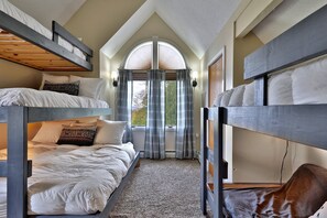 3 室のベッドルーム、アイロン / アイロン台、旅行用ベビーベッド、WiFi