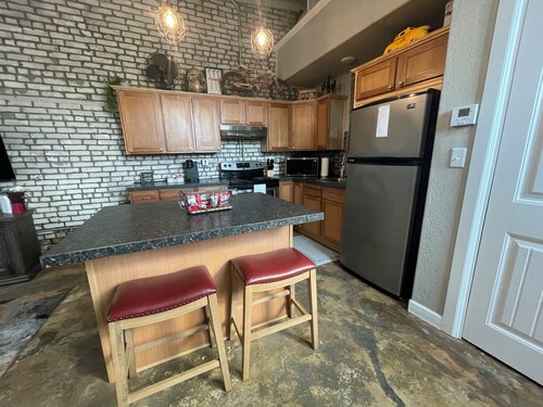 The Nest at Main Street Suites: Unique Apt in historic downtown Van Buren, AR