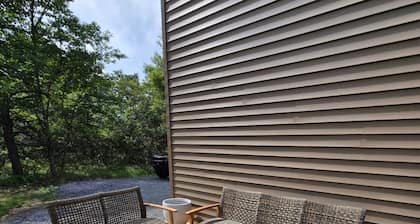 Spacious New Pocono Chalet, Game Room, Fireplace, BBQ, Open Main Floor!