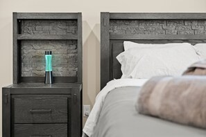 4 Schlafzimmer, Schreibtisch, Bügeleisen/Bügelbrett, Reisekinderbett