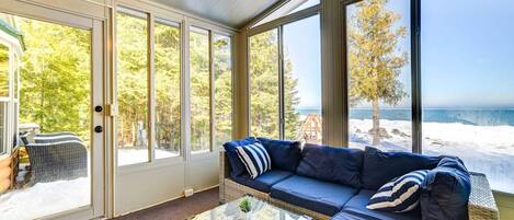 Smart TV, reproductor de DVD y libros