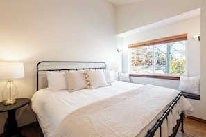 6 Schlafzimmer, BĂŒgeleisen/BĂŒgelbrett, kostenloses WLAN, BettwĂ€sche