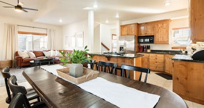 Ski, Soak & Relax | Bear Hollow 6BR Retreat w/ Sauna & Clubhouse Hot Tub