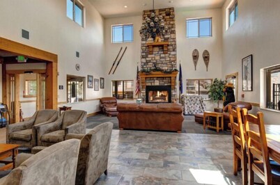 Ski, Soak & Relax | Bear Hollow 6BR Retreat w/ Sauna & Clubhouse Hot Tub