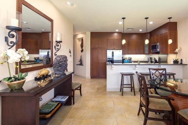 Condo (2 Bedrooms) | Private kitchen | Microwave, oven, coffee/tea maker, electric kettle